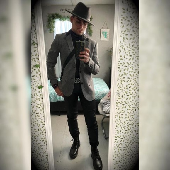 Meet your Posher, Victor - Picture 1 of 1